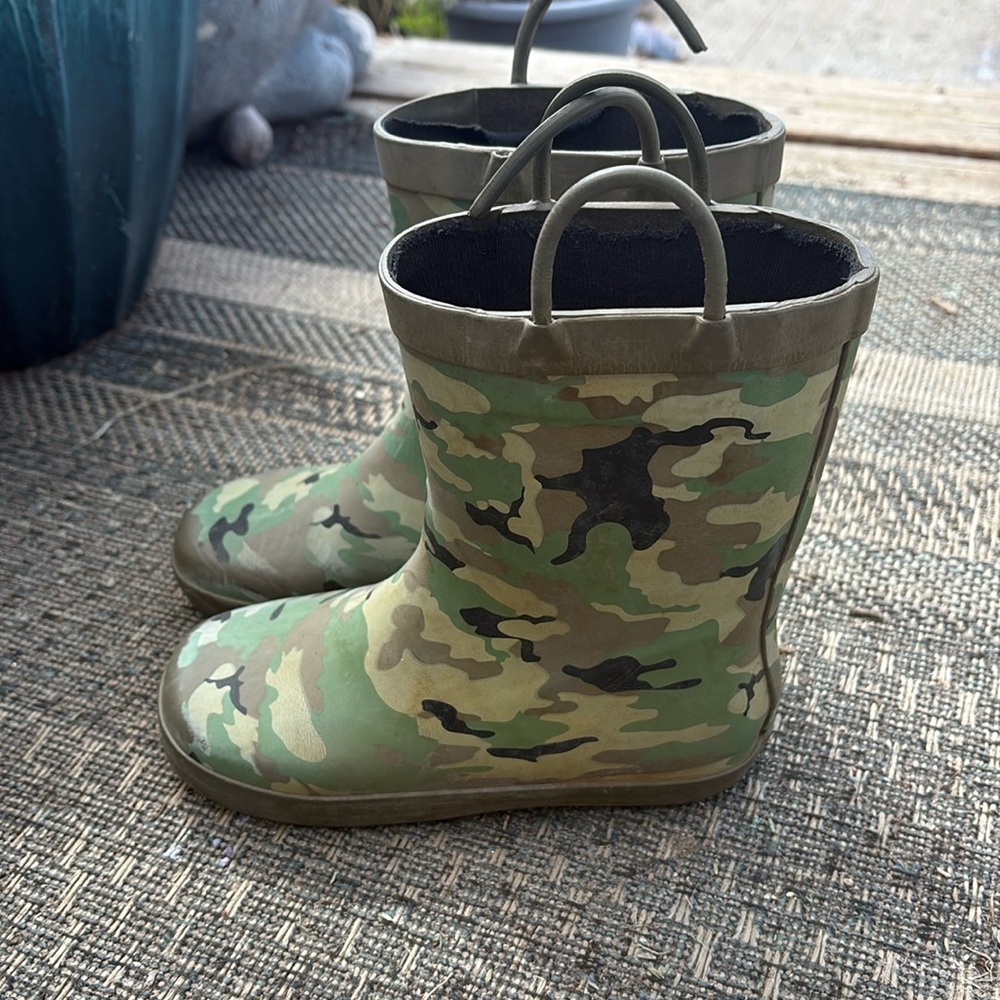 Kids rain boots